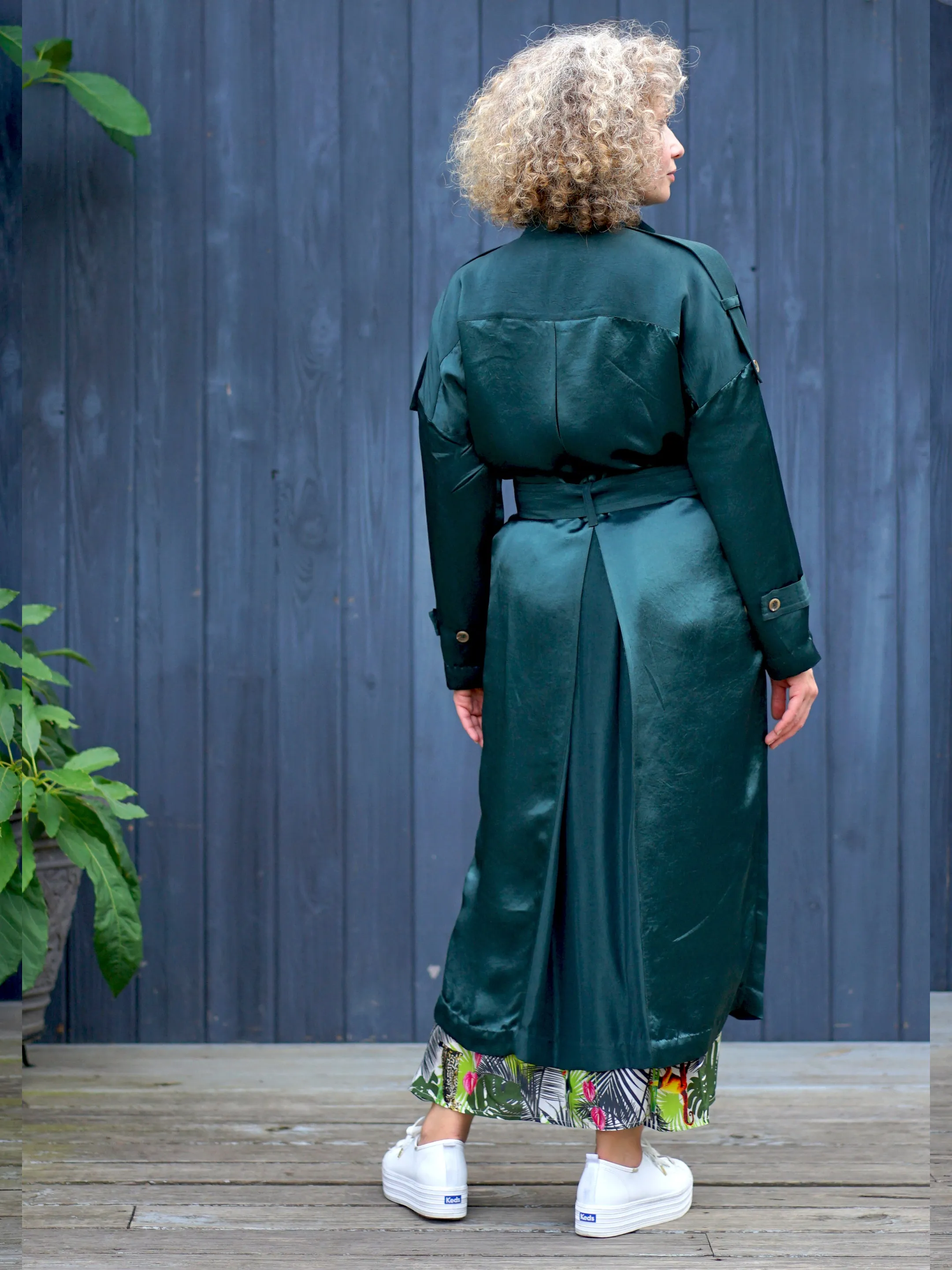 A NAIMA SILK FEEL BELTED TRANSITION TRENCH COAT IN TEAL