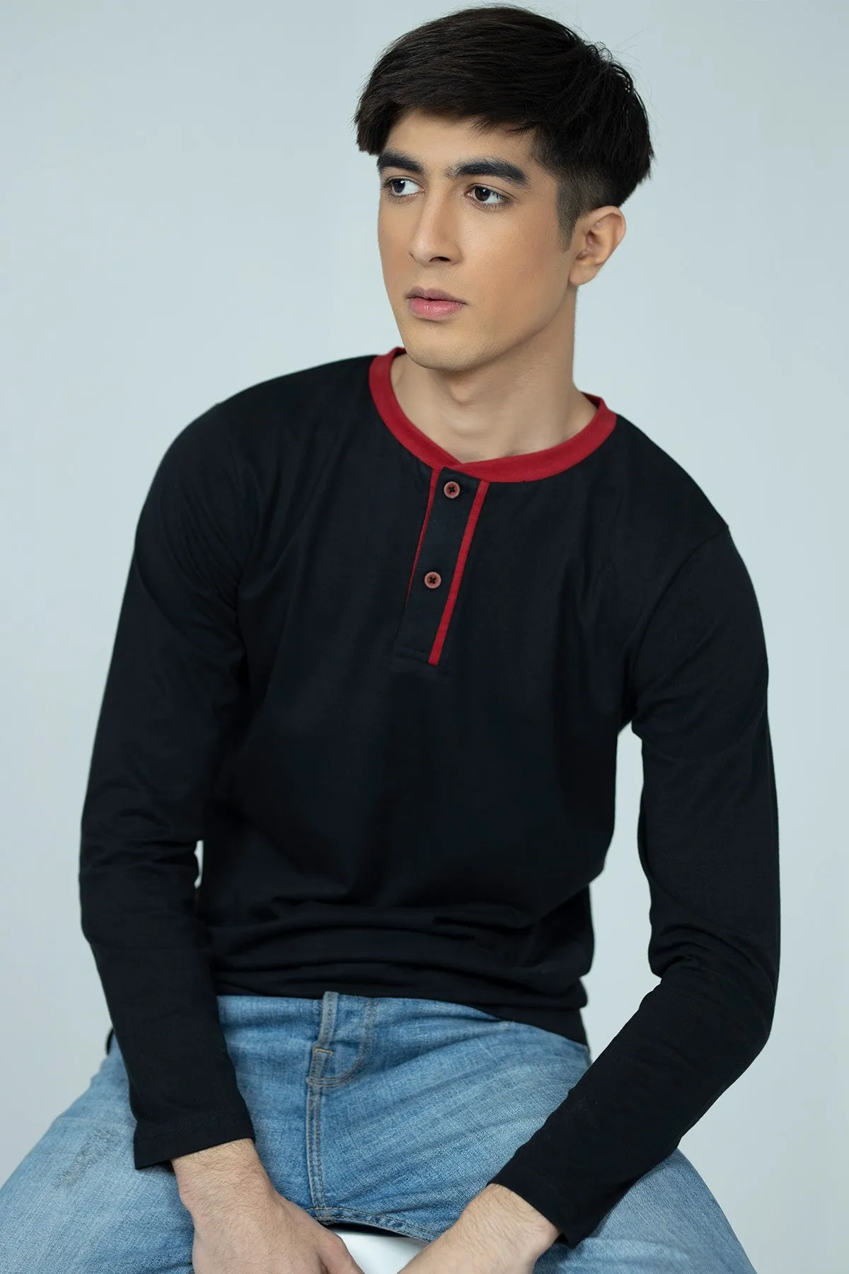 Black Henley T-Shirt - W21 - MT0116R