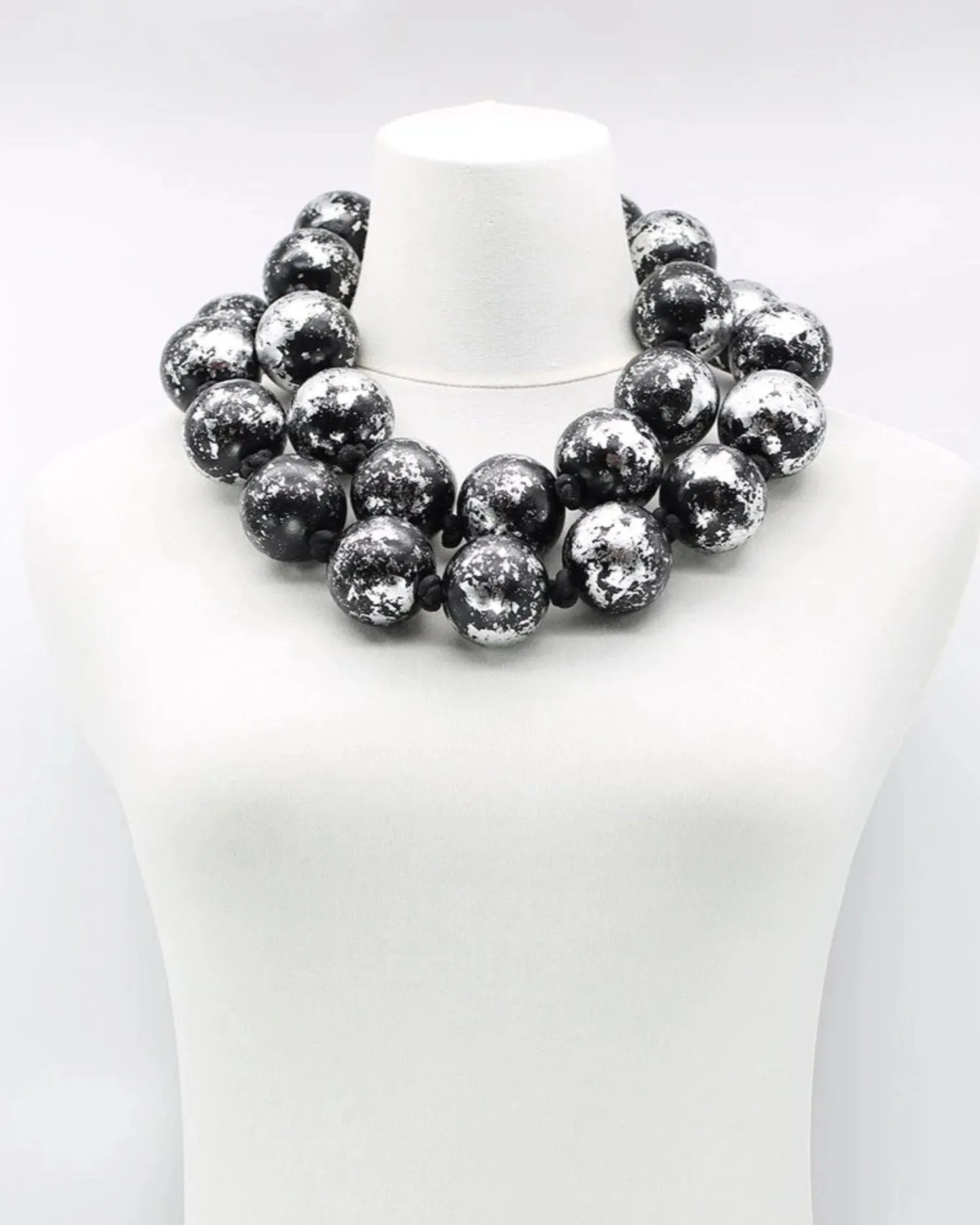 GIANT BEAD NECKLACE, SILVER