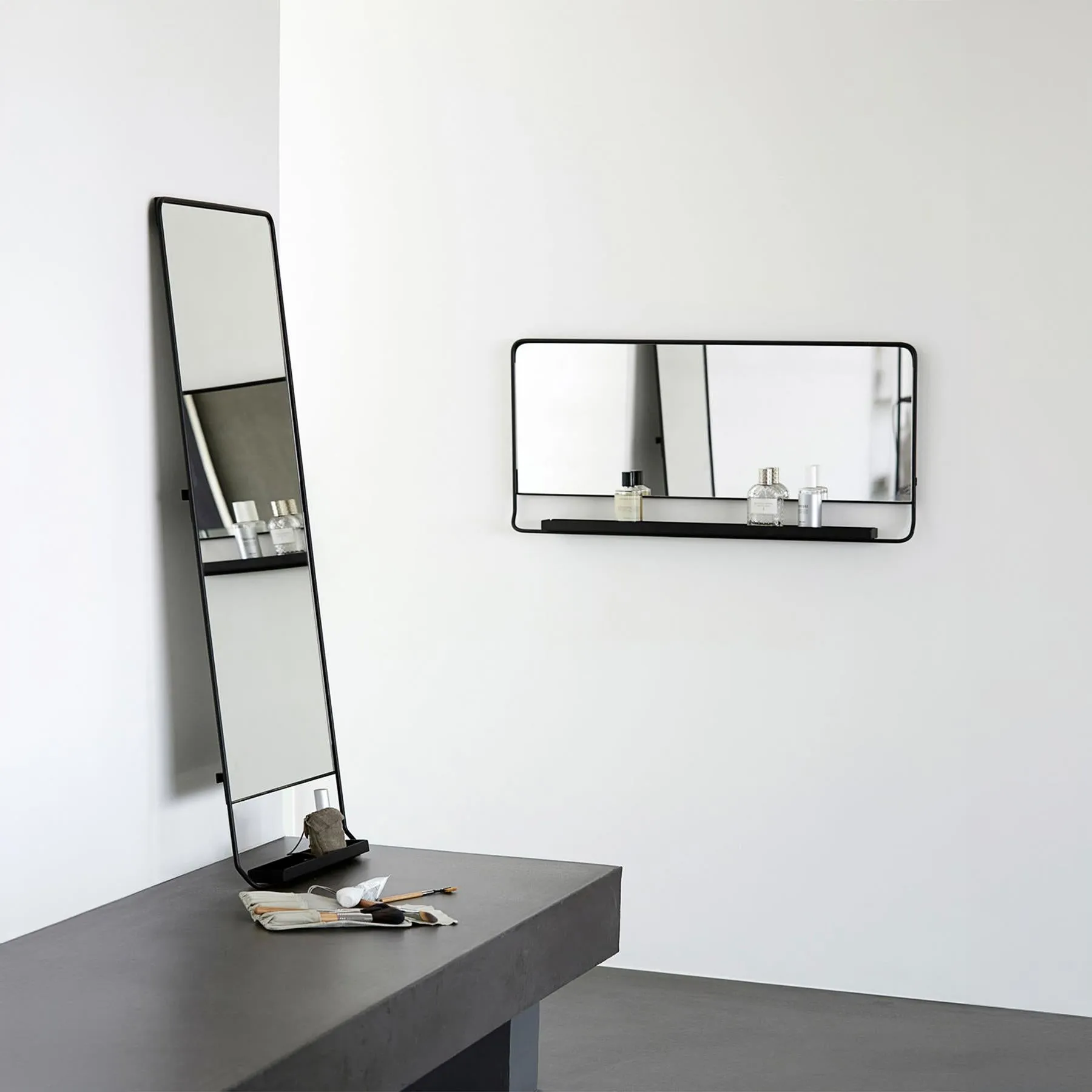 HD Chic Mirror with shelf - vertical