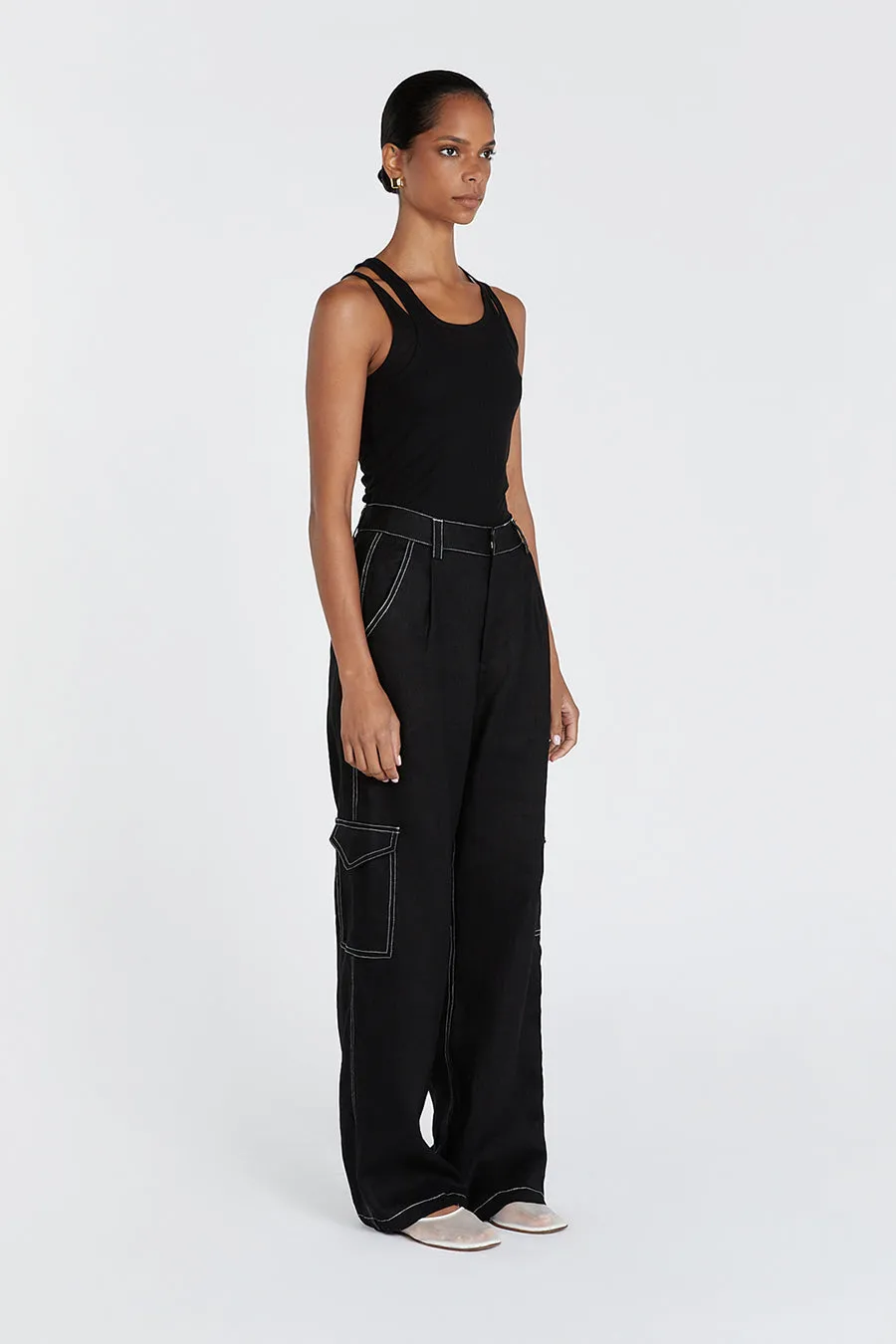 JUDE BLACK SLEEVELESS LAYER TOP