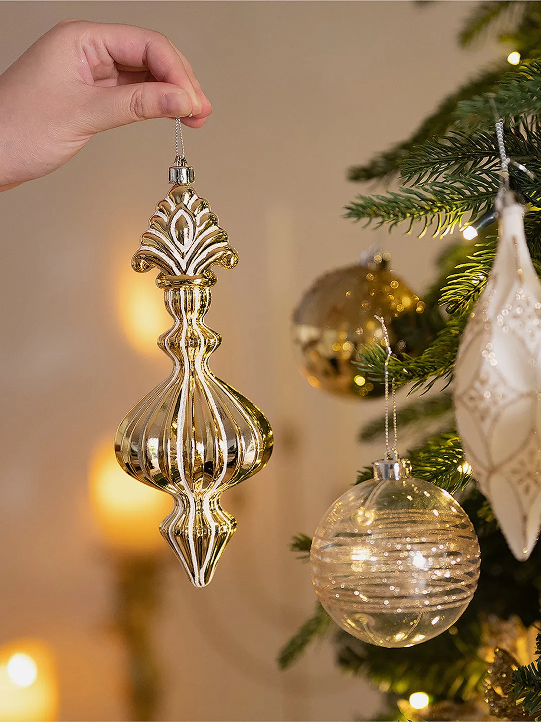 Little Surprise Box 80pcs Classic Gold & White Chandelier Christmas Balls tree hanging Xmas Decoration set.