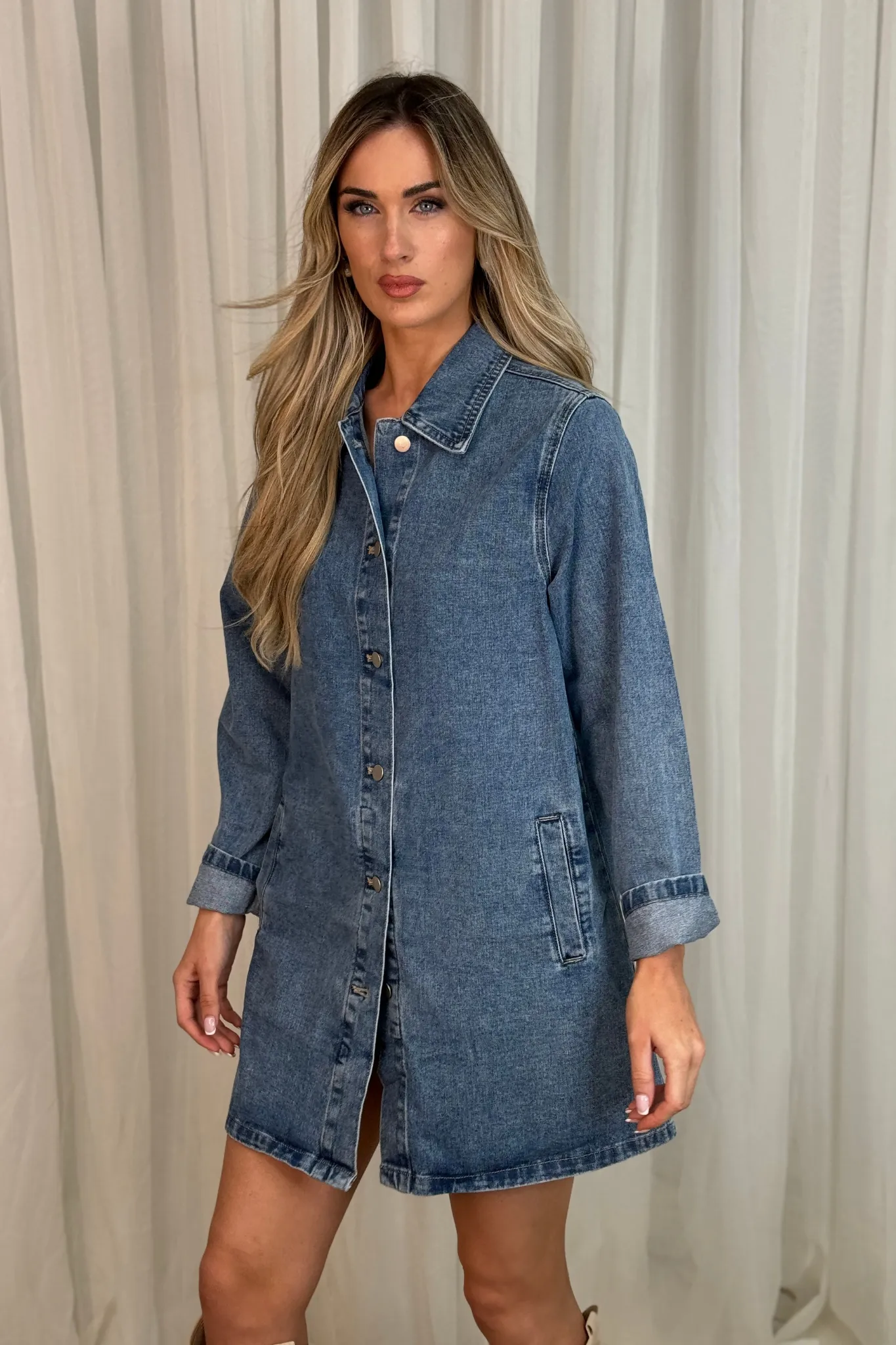 Lynne Button Front Denim Dress In Mid Wash