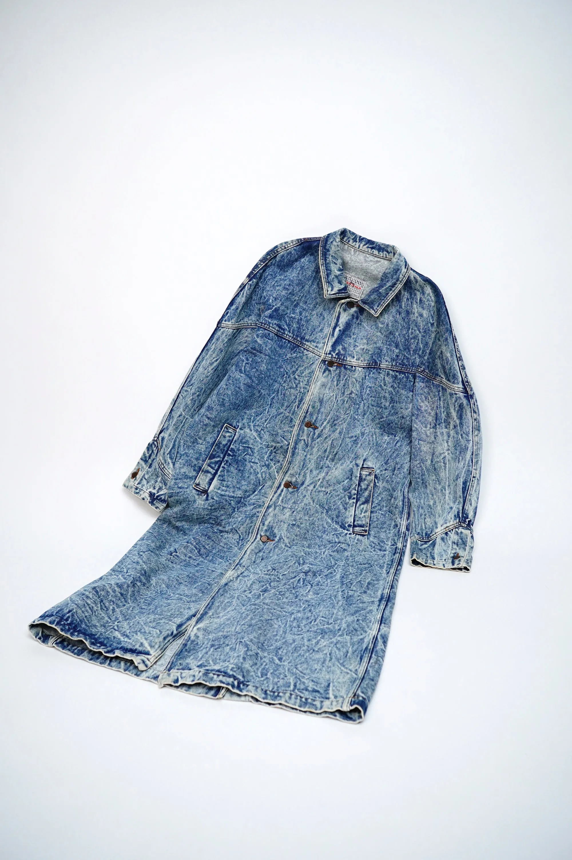 "ESSENTIALS by D.S.I." -Chemical Wash Denim Coat-