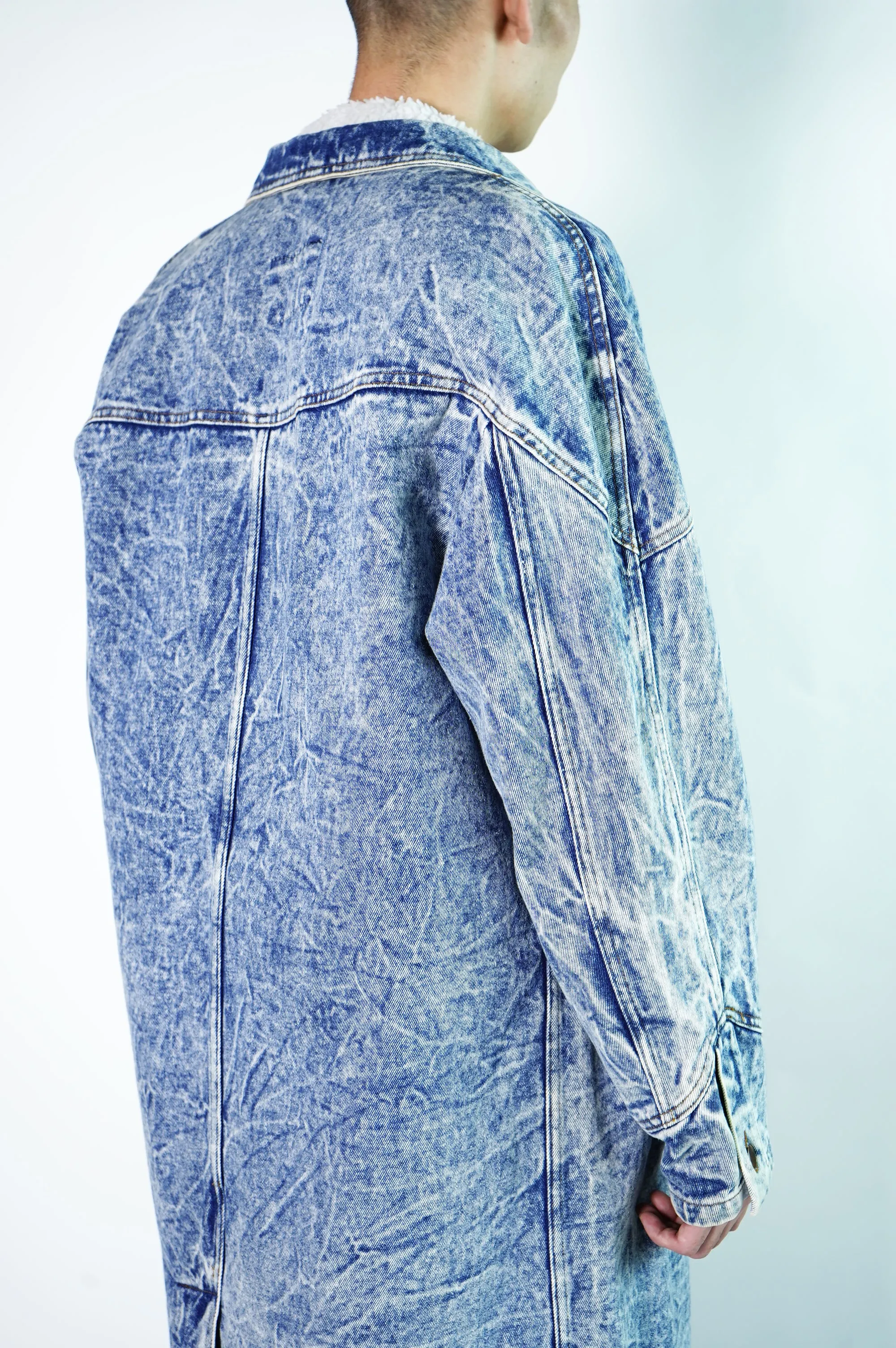 "ESSENTIALS by D.S.I." -Chemical Wash Denim Coat-