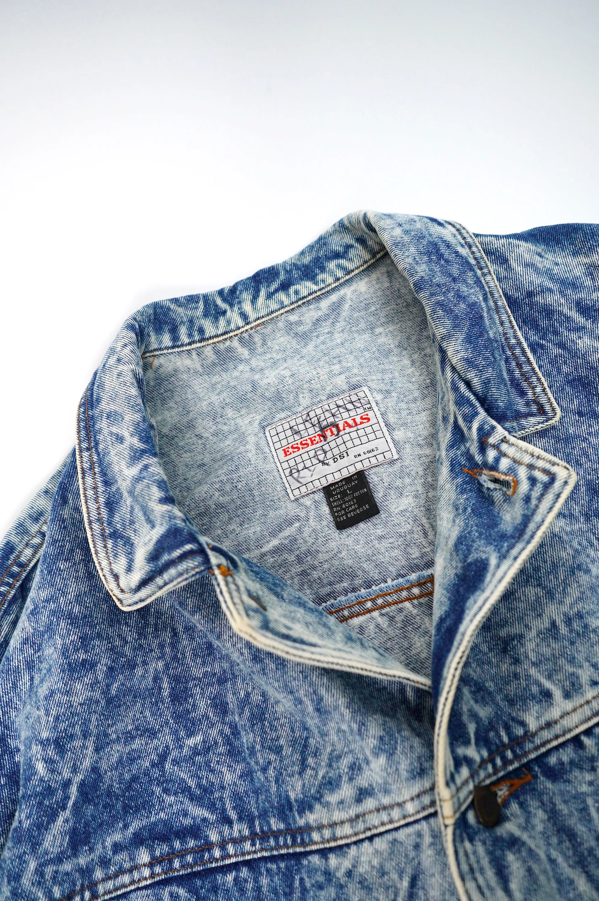 "ESSENTIALS by D.S.I." -Chemical Wash Denim Coat-