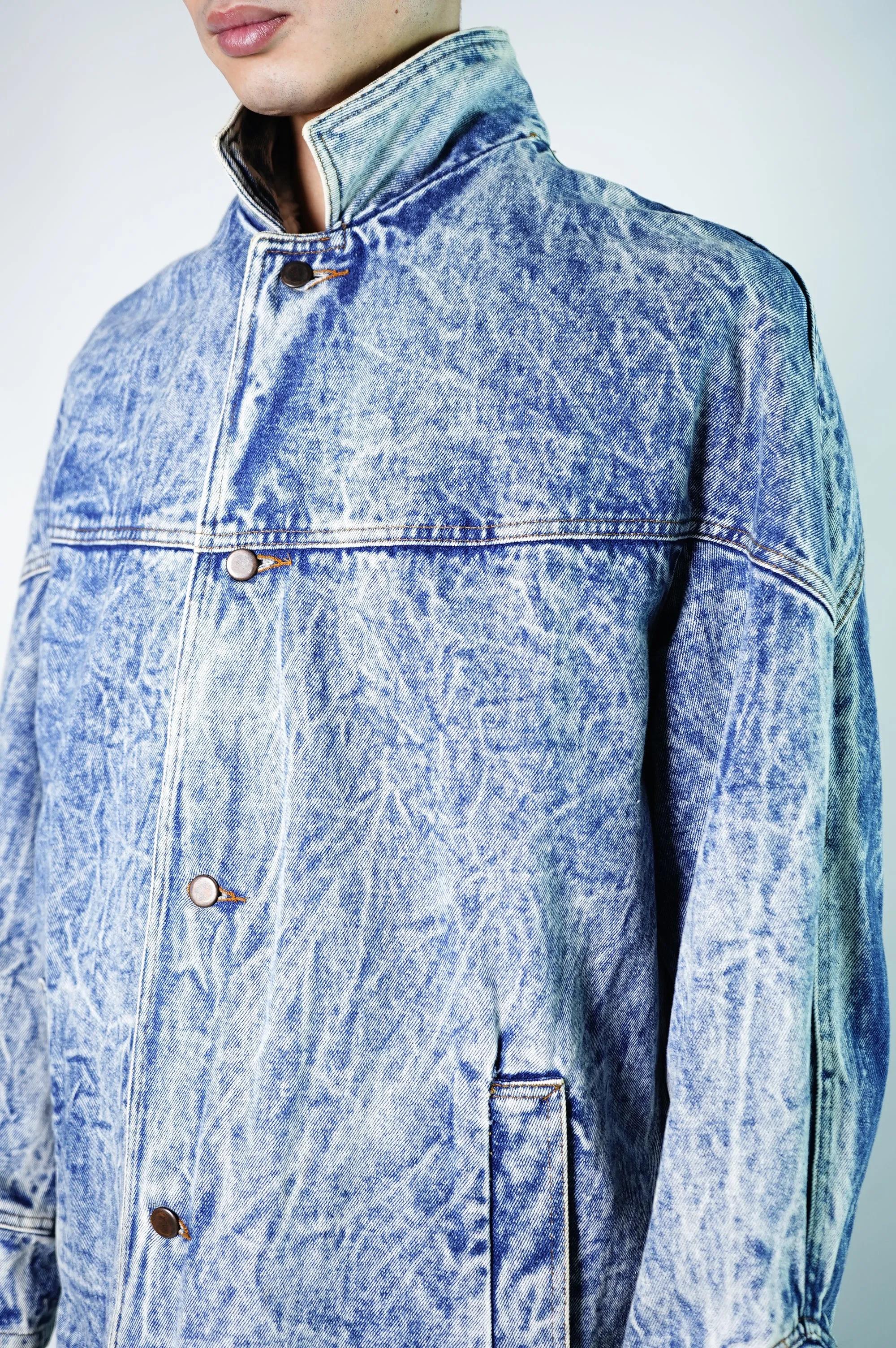 "ESSENTIALS by D.S.I." -Chemical Wash Denim Coat-