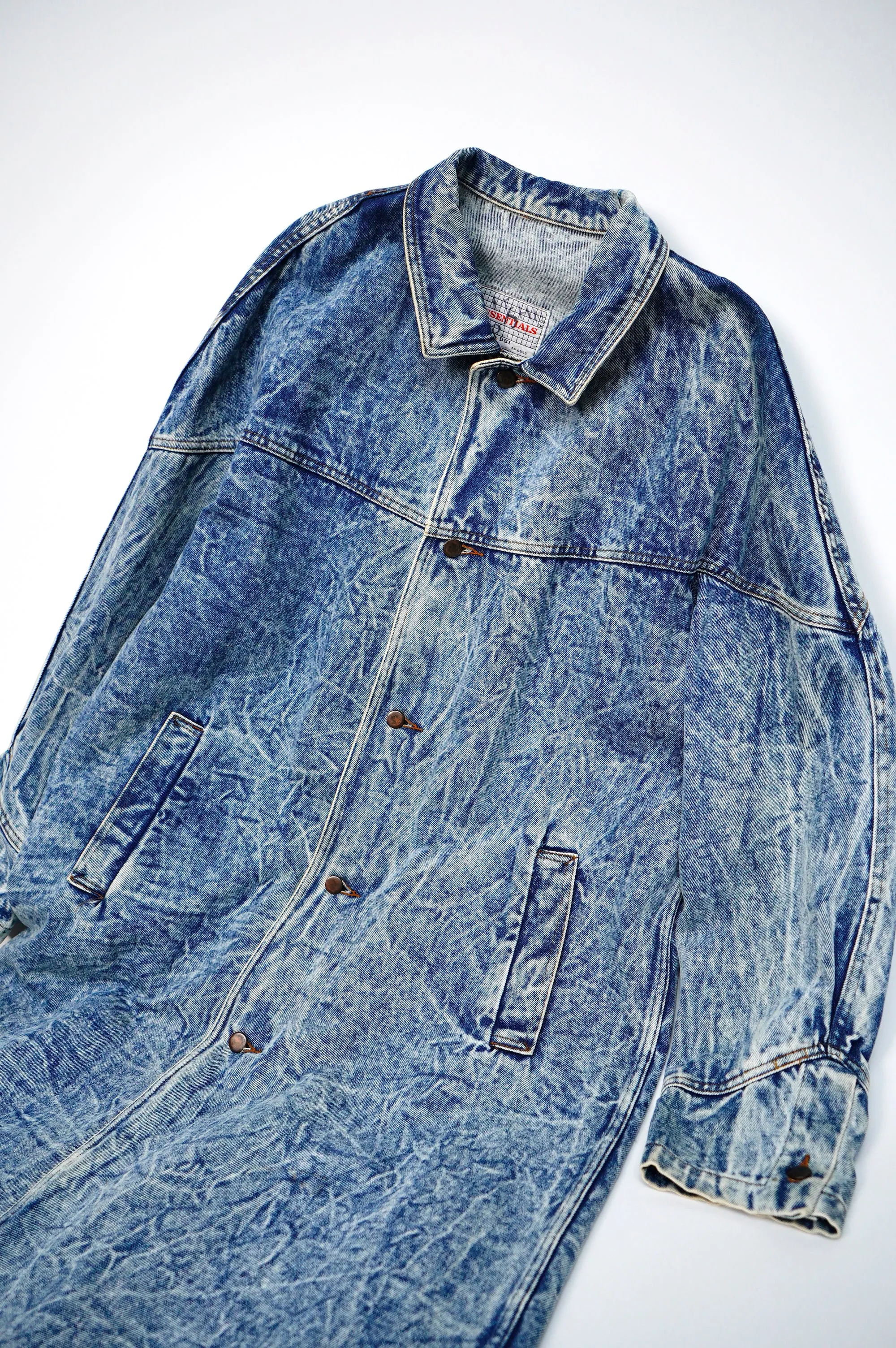 "ESSENTIALS by D.S.I." -Chemical Wash Denim Coat-