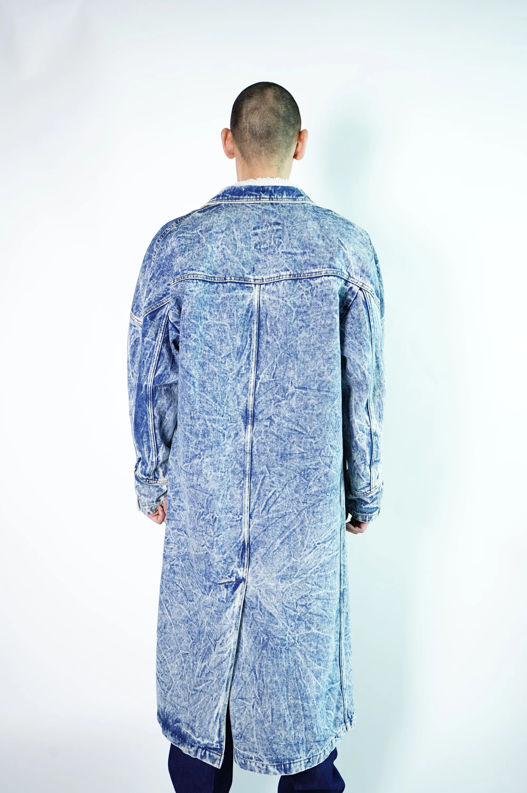 "ESSENTIALS by D.S.I." -Chemical Wash Denim Coat-