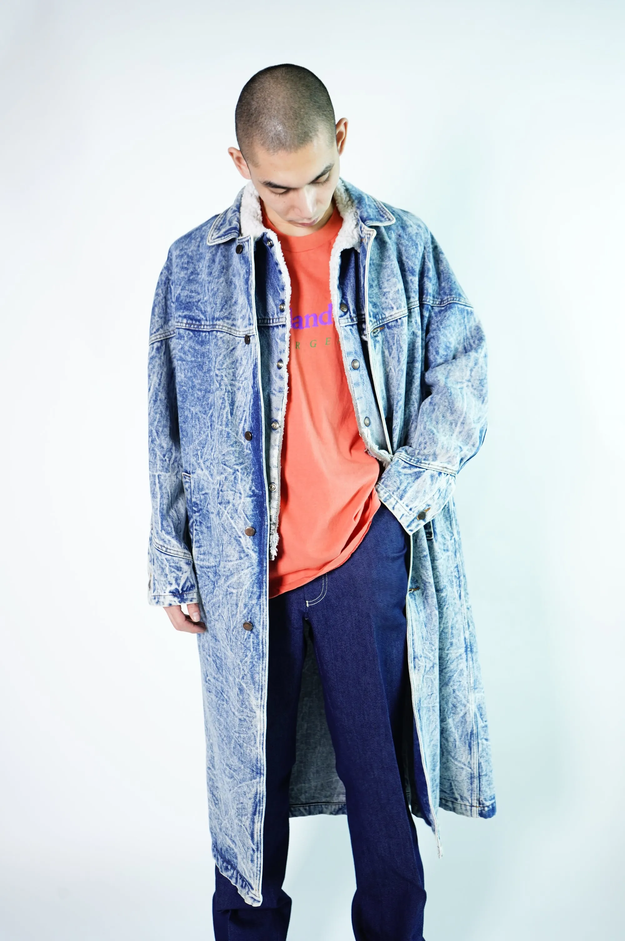 "ESSENTIALS by D.S.I." -Chemical Wash Denim Coat-