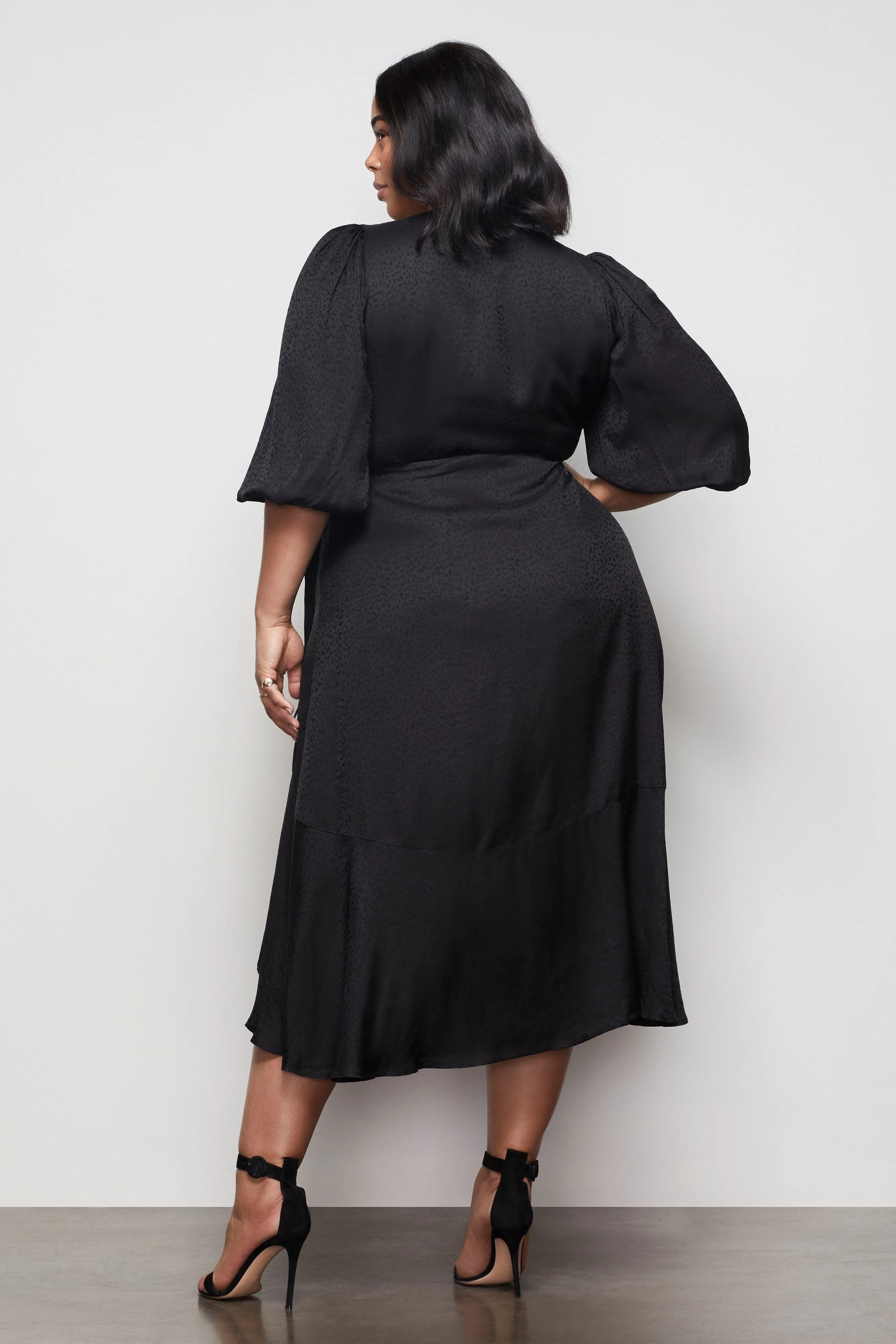 THE WRAP BODY DRESS | BLACK001